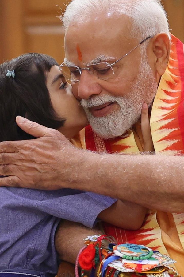 Prime Minister Narendra Modi celebrates Raksha Bandhan with kids Photos2