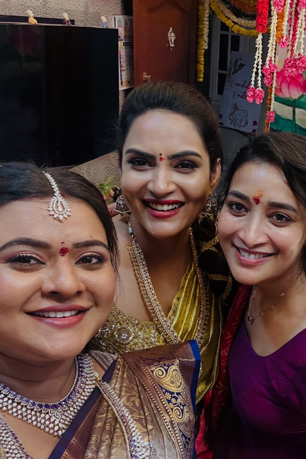 Telugu serial Actress Performed Varalakshmi Vratam Pooja Photos28