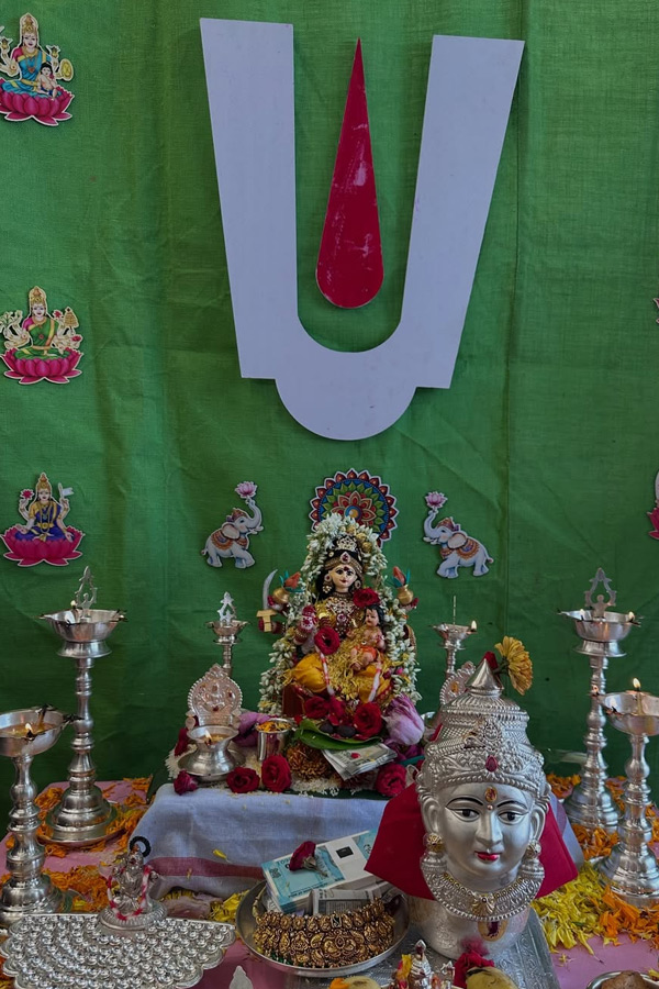 Telugu serial Actress Performed Varalakshmi Vratam Pooja Photos31