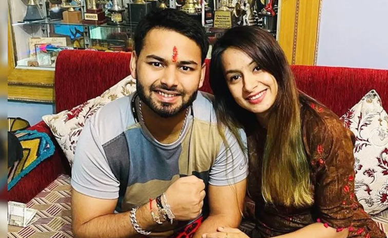 cricketers Tying Rakhi with Their sisters Photos17