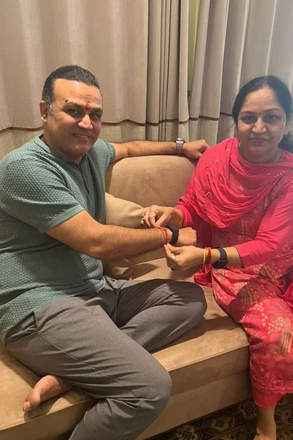 cricketers Tying Rakhi with Their sisters Photos4