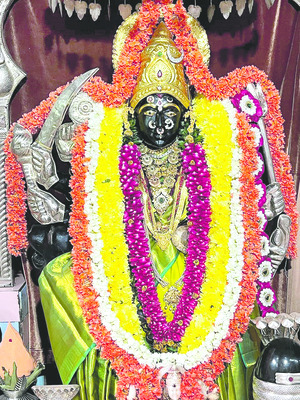 సత్యసాయి కార్మికులకు ‘చాగల్నాడు’ సిబ్బంది మద్దతు 1