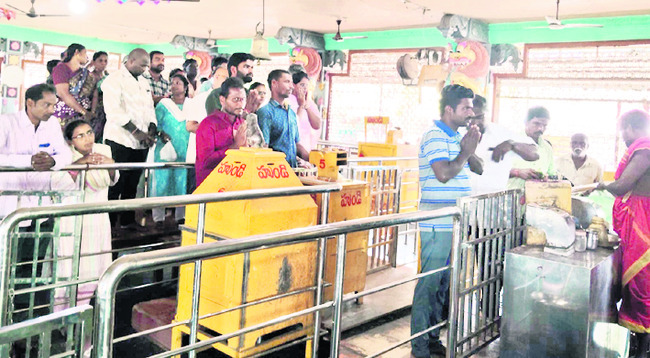 పెద్దింట్లమ్మా.. పాహిమాం
2