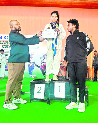 తైక్వాండోలో అమృతవర్షిణికి బంగారు పతకం1