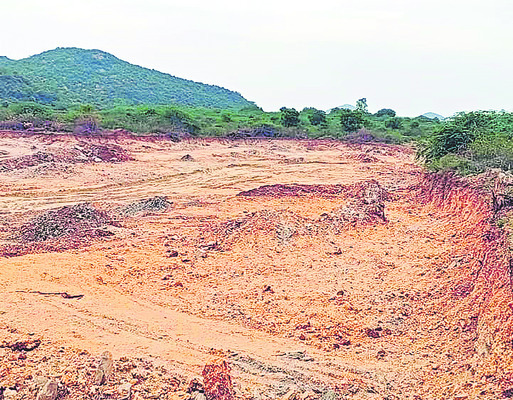 అడ్డగోలుగా తవ్వేస్తూ...అక్రమంగా దోచేస్తూ.. 1