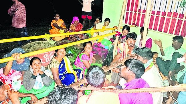 చిమ్మ చీకటి.. జోరువాన2
