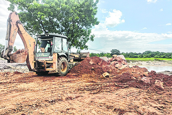 ‘పోచారం’ వద్ద తాత్కాలిక మరమ్మతులు 1