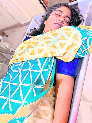 క్రీడాప్రతిభా అవార్డు స్వీకరణ
1