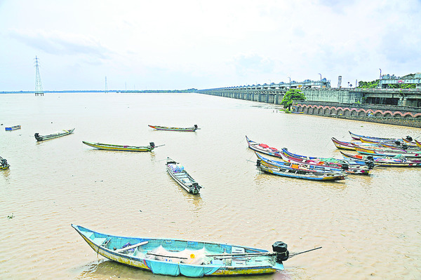 ఉగ్ర గోదారి1