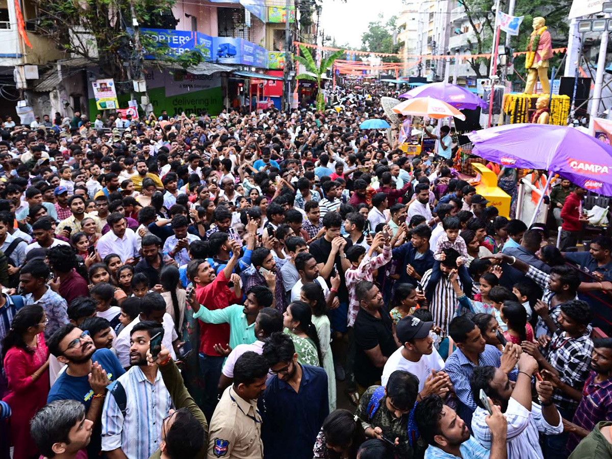 మహా గణపతి దర్శనం..లక్షలాదిగా తరలివచ్చిన జనం (ఫొటోలు) | Huge Devotees ...