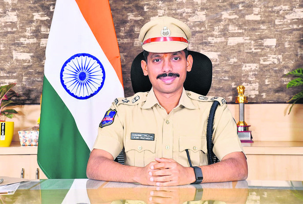 విపత్కర పరిస్థితుల్లోనూ విధులు!3