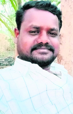 వాగు దాటలేకపోతున్నాం
1