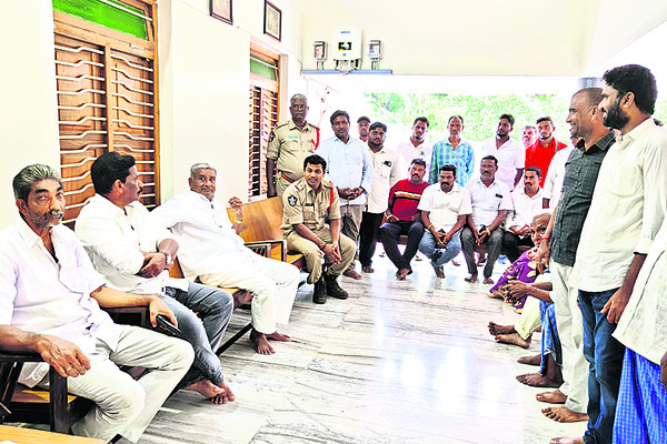 ఎక్కడికక్కడ అరెస్టులు.. ఆటంకాలు 1