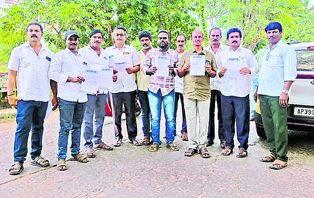 ఆలయాల అభివృద్ధికి రూ.10 లక్షల విరాళం 1