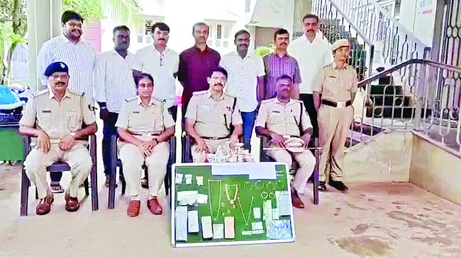 ఆభరణాల చోరీ.. నిందితుల అరెస్ట్ 1