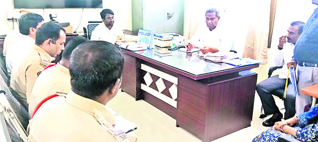 లోక్ అదాలత్లో కేసులను పరిష్కరించాలి
2