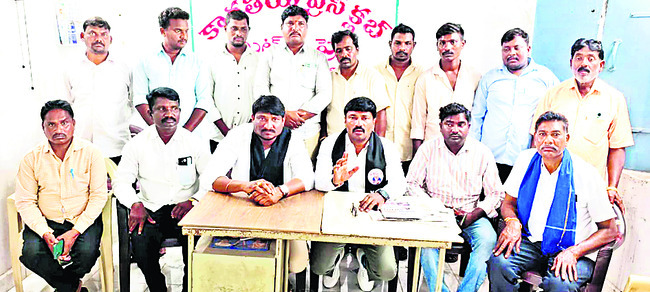 లోక్ అదాలత్లో కేసులను పరిష్కరించాలి
1