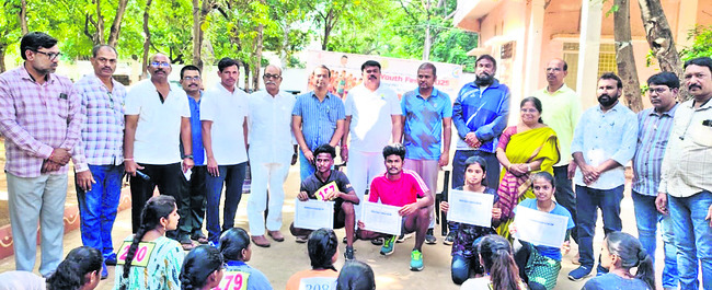 పట్టు చీరలో ప్రతిబింబించిన క్రీడాభిమానం1