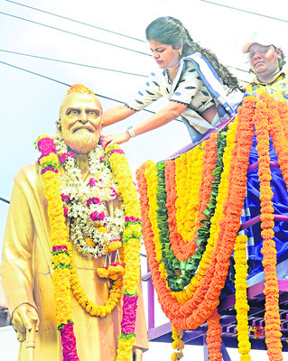 కాళోజీ నారాయణరావుకు ఘన నివాళి1