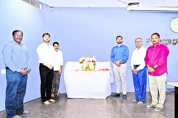 కలెక్టరేట్‌లో కాళోజీ జయంతి
1