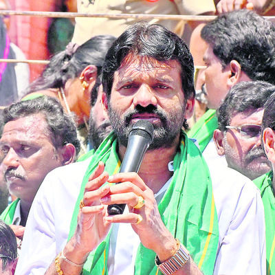 ప్రశ్నిస్తే గొంతునొక్కుతున్న ప్రభుత్వం 3