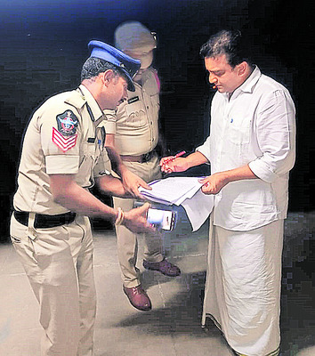 అన్నదాత పోరుపై పోలీసు నిర్బంధం 9