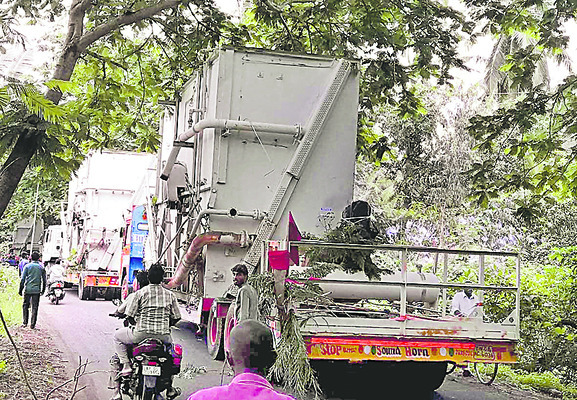 అభివృద్ధికి బ్రేక్.. ఉపాధికి షాక్1