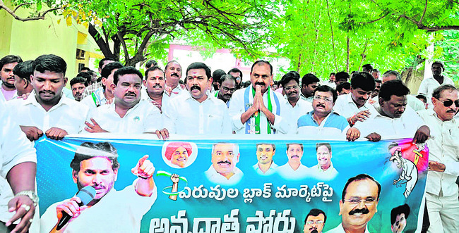 సూళ్లూరుపేటలో ఫ్లెక్సీలు చించివేసిన పోలీసులు 2