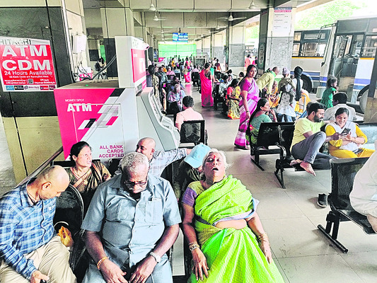 ప్రయాణికుల కష్టాలు 1