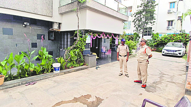 మాజీ ఎమ్మెల్యే బొల్లా గృహ నిర్బంధం 1