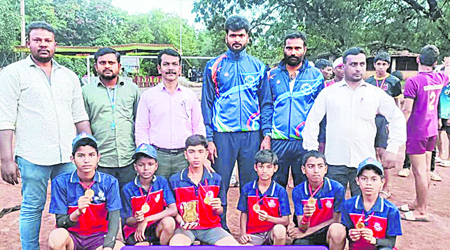 రెడ్కో చైర్మన్ను కలిసిన రమేశ్ చౌహాన్1