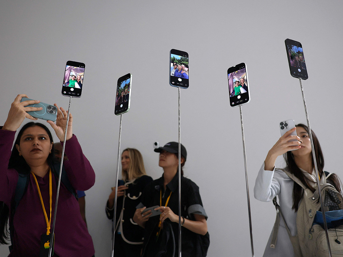Apple CEO Tim Cook Announcement iPhone 17 Products at Apple Park10