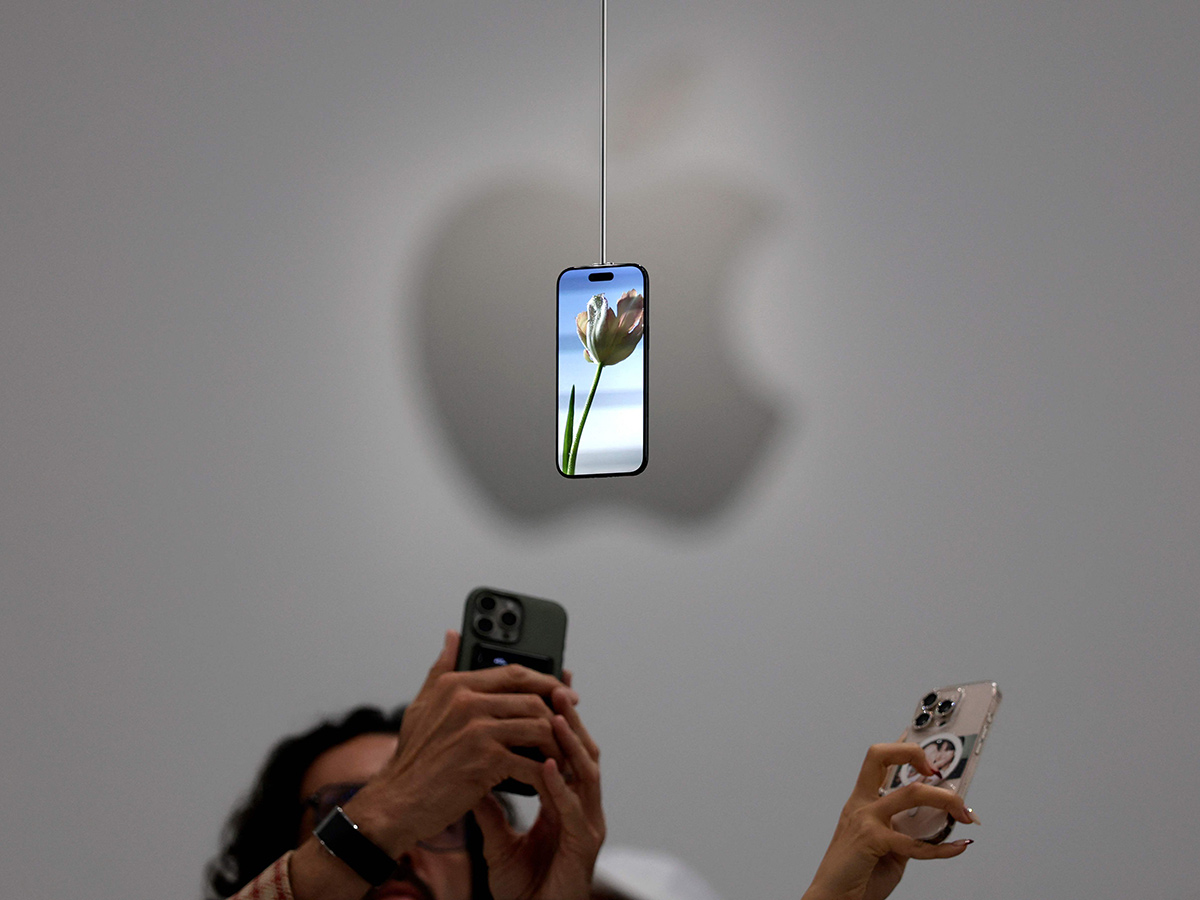 Apple CEO Tim Cook Announcement iPhone 17 Products at Apple Park23