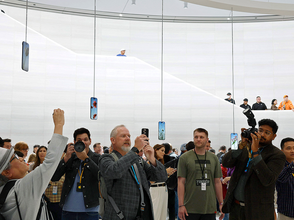Apple CEO Tim Cook Announcement iPhone 17 Products at Apple Park24