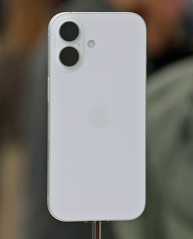 Apple CEO Tim Cook Announcement iPhone 17 Products at Apple Park27