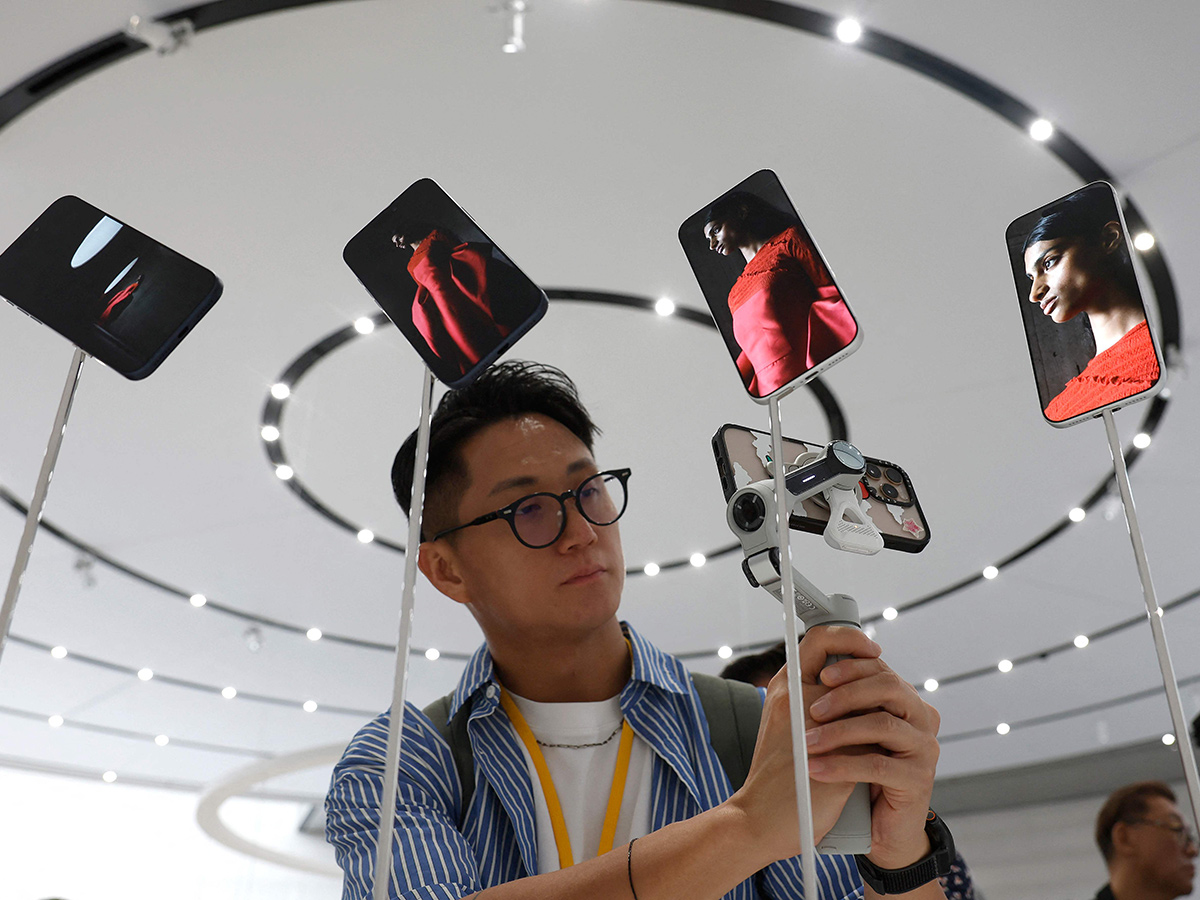 Apple CEO Tim Cook Announcement iPhone 17 Products at Apple Park3