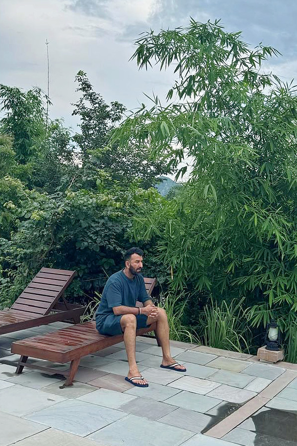 Cheteshwar Pujara couple enjoying Nature Photos5