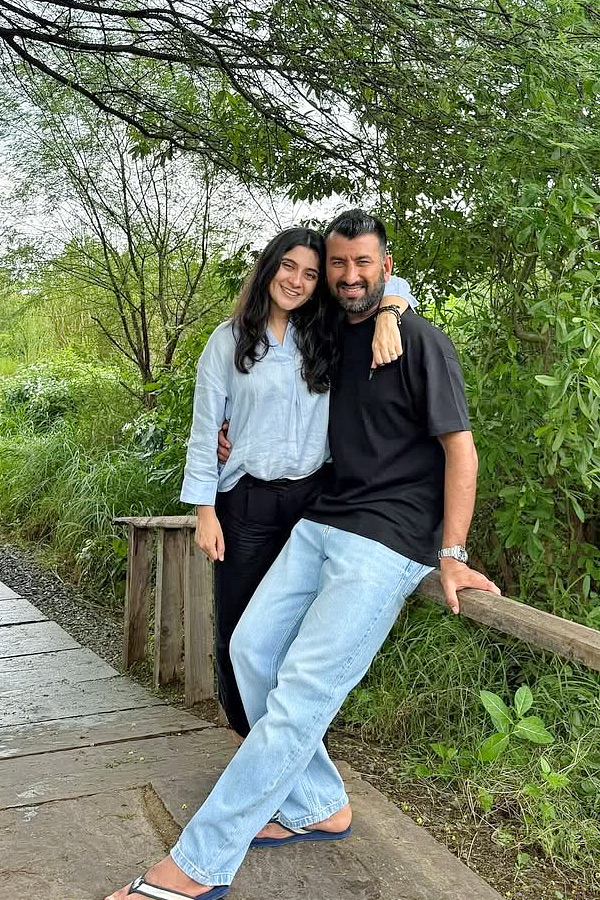 Cheteshwar Pujara couple enjoying Nature Photos2