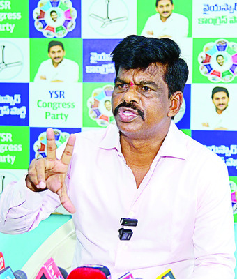కేసులు నమోదు చేస్తామనడమేంది బాబూ
2
