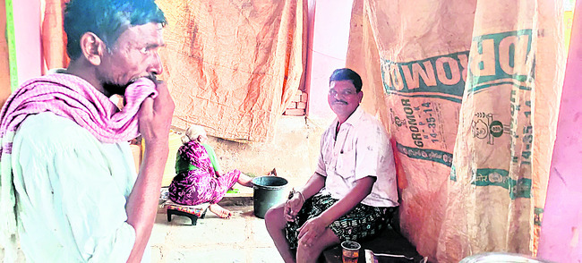 బడి పక్కనే మందు దుకాణం2