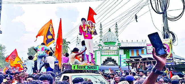 మద్దూరు.. నిమజ్జన హోరు1