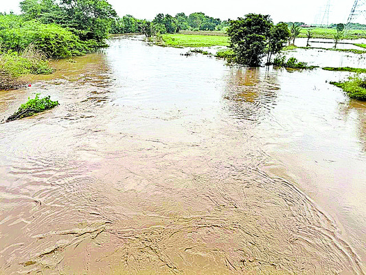 ఓ వైపు భగభగ.. మరో వైపు జలకళ 2