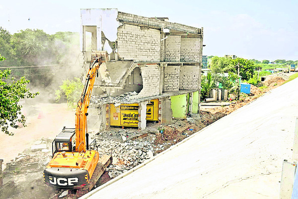 రోడ్డు విస్తరణ పనులతో భవనాల కూల్చివేత 
1