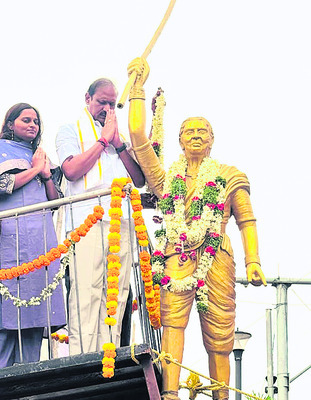 ఐలమ్మ పోరాట   పటిమ స్ఫూర్తిదాయకం3