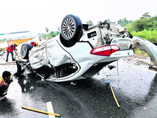 ఇంకుడుగుంతలో పడి చిన్నారి మృతి1