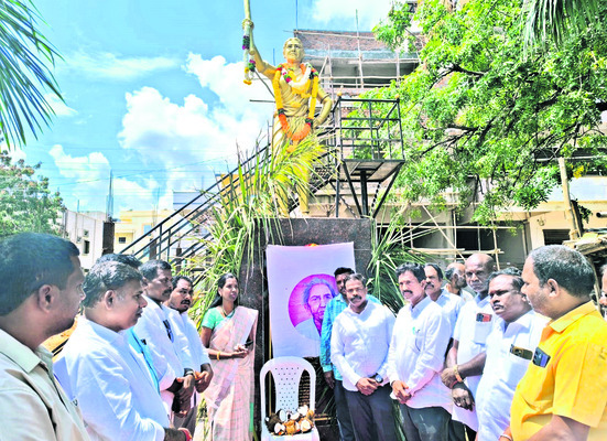 చాకలి ఐలమ్మపోరాట స్ఫూర్తి ఆదర్శం
1