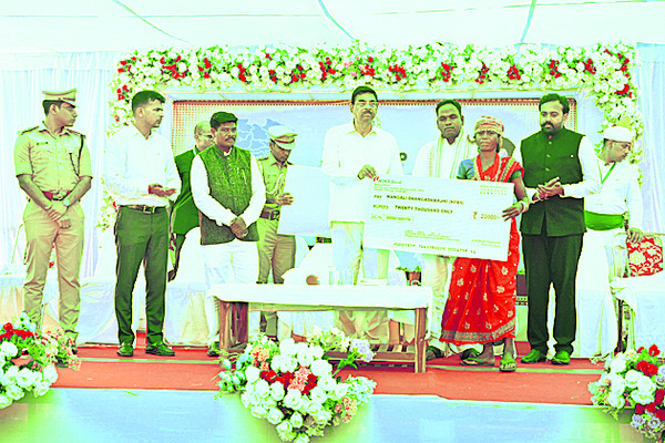 బోండా గిరిజనుల అభివృద్ధికి కృషి2