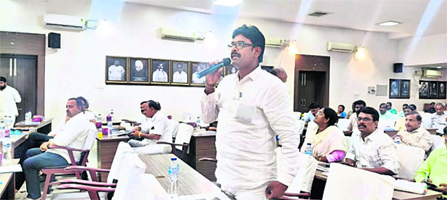 దివ్యాంగుల పింఛన్లు రద్దు చేయొద్దు 1