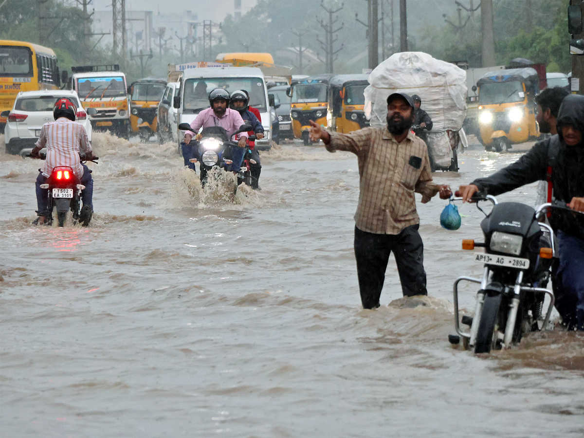 Heavy Rains Lash Hyderabad Photos1