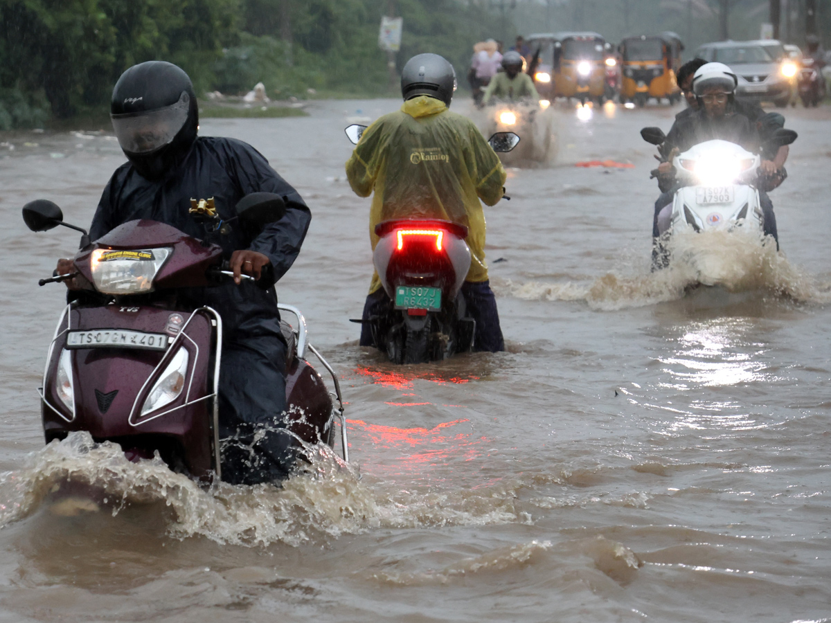 Heavy Rains Lash Hyderabad Photos10